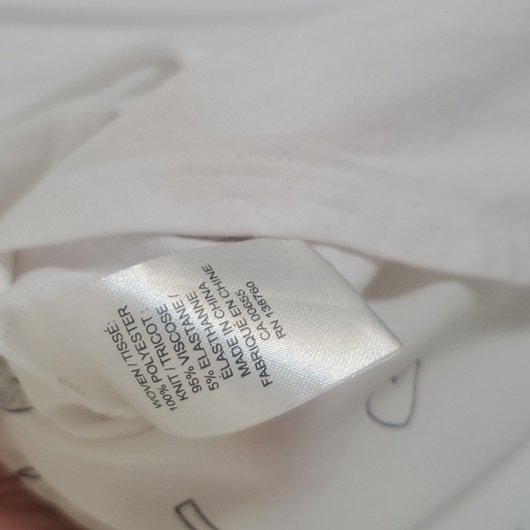 ๐2 for $15๐ RW&CO Cat Print Blouse - Picture 4 of 4